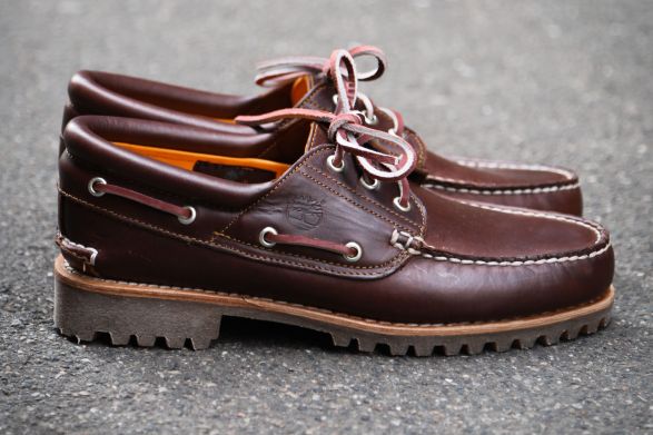 AUTHENTIC BOAT SHOE