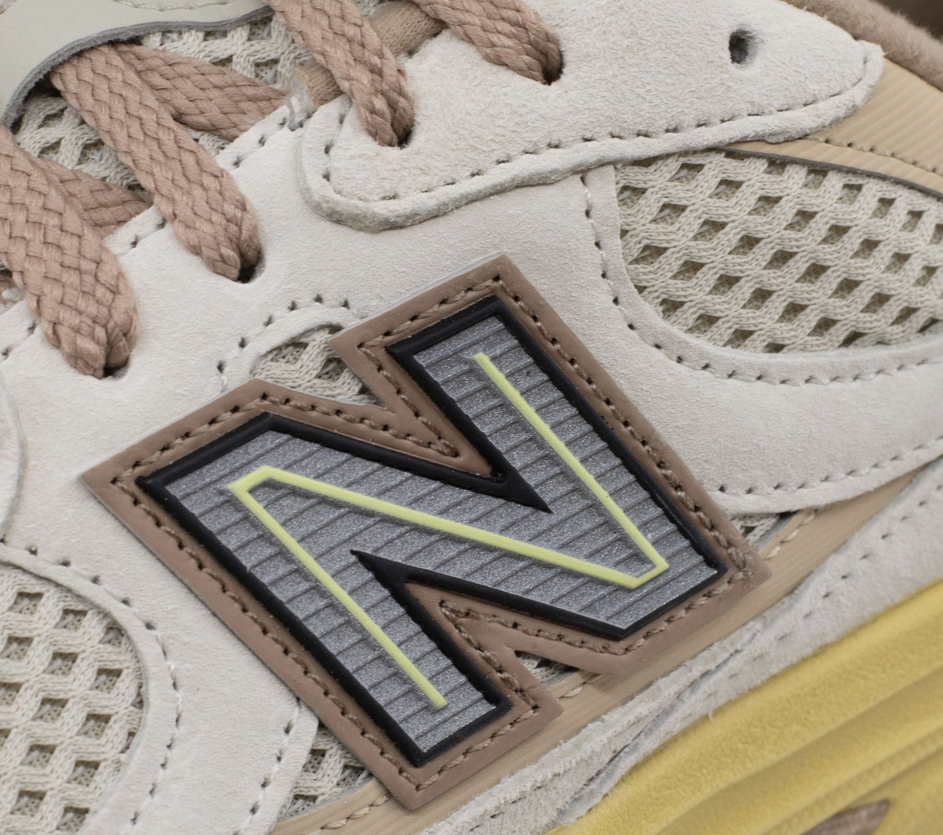 Image #3 of U2010 WHITE PINK
