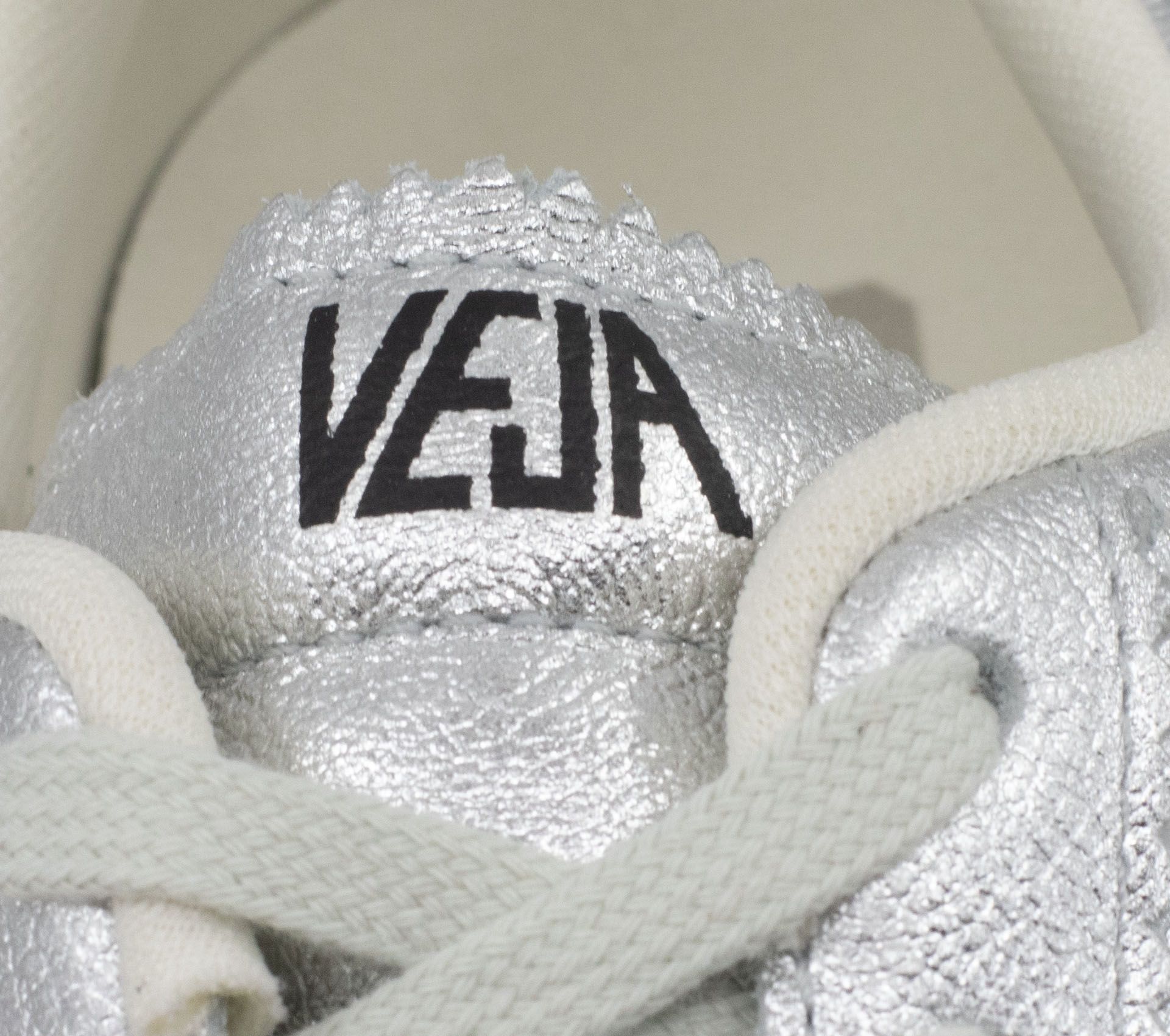 Image #4 of Panenka O.T. Leather Silver White Pierre Bark