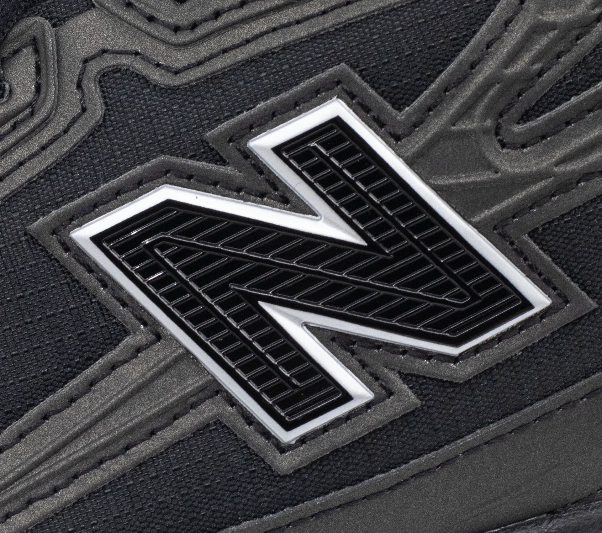 Image #3 of U740 V2 "Black / Silver Metallic"