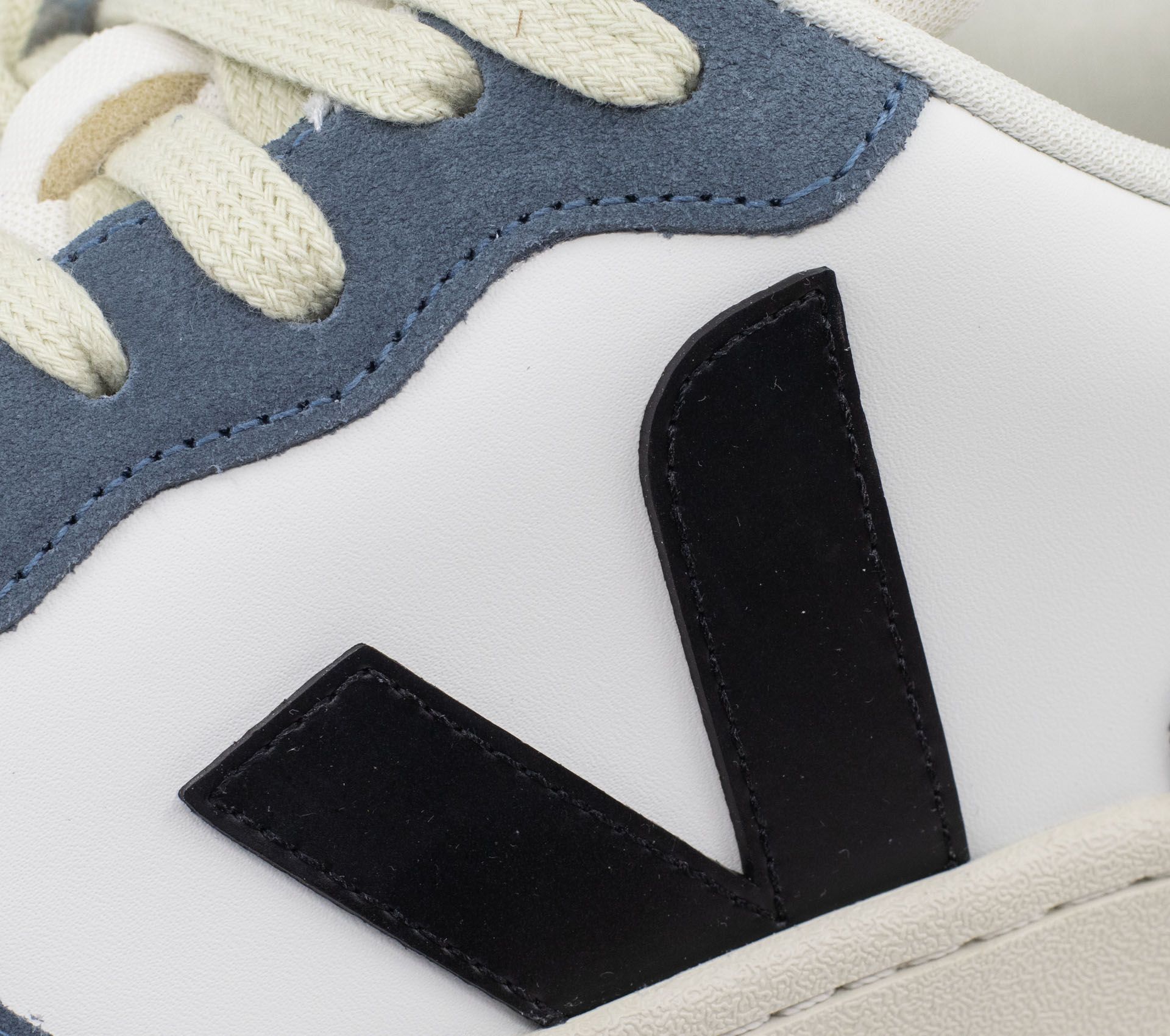 Image #4 of V-10 Prime Leather White Black California