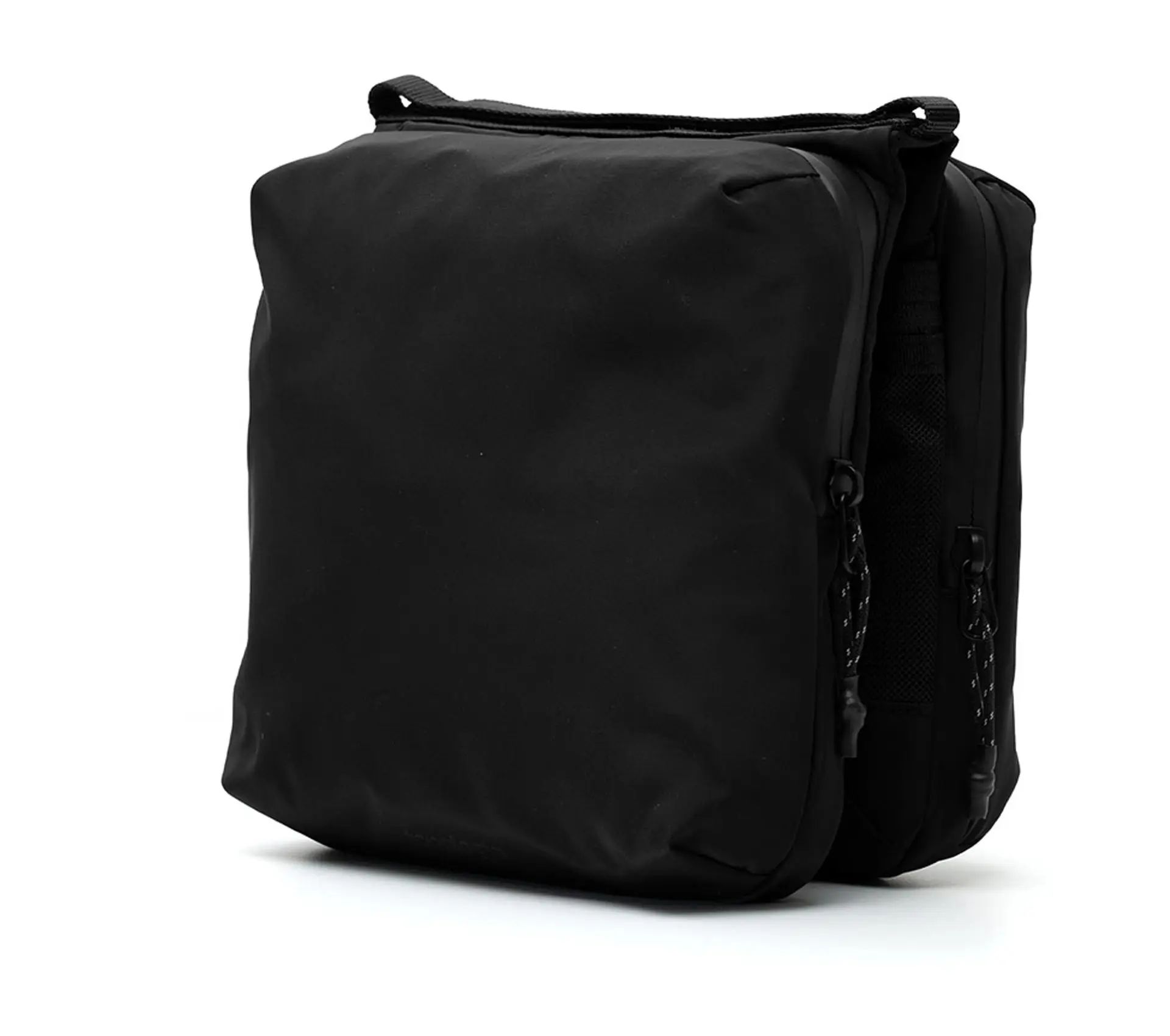 Image #1 of Casette Sacoche Medium Black Tech Sateen