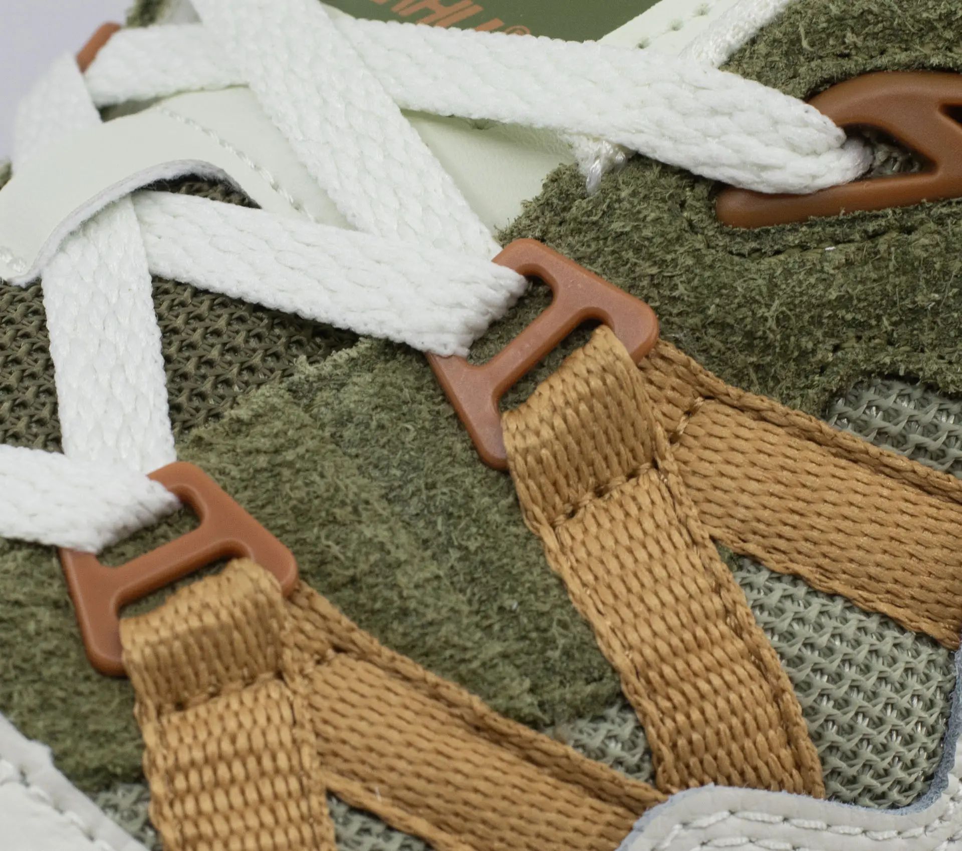 Image #4 of Fusion XT Icicle / Oak Buff