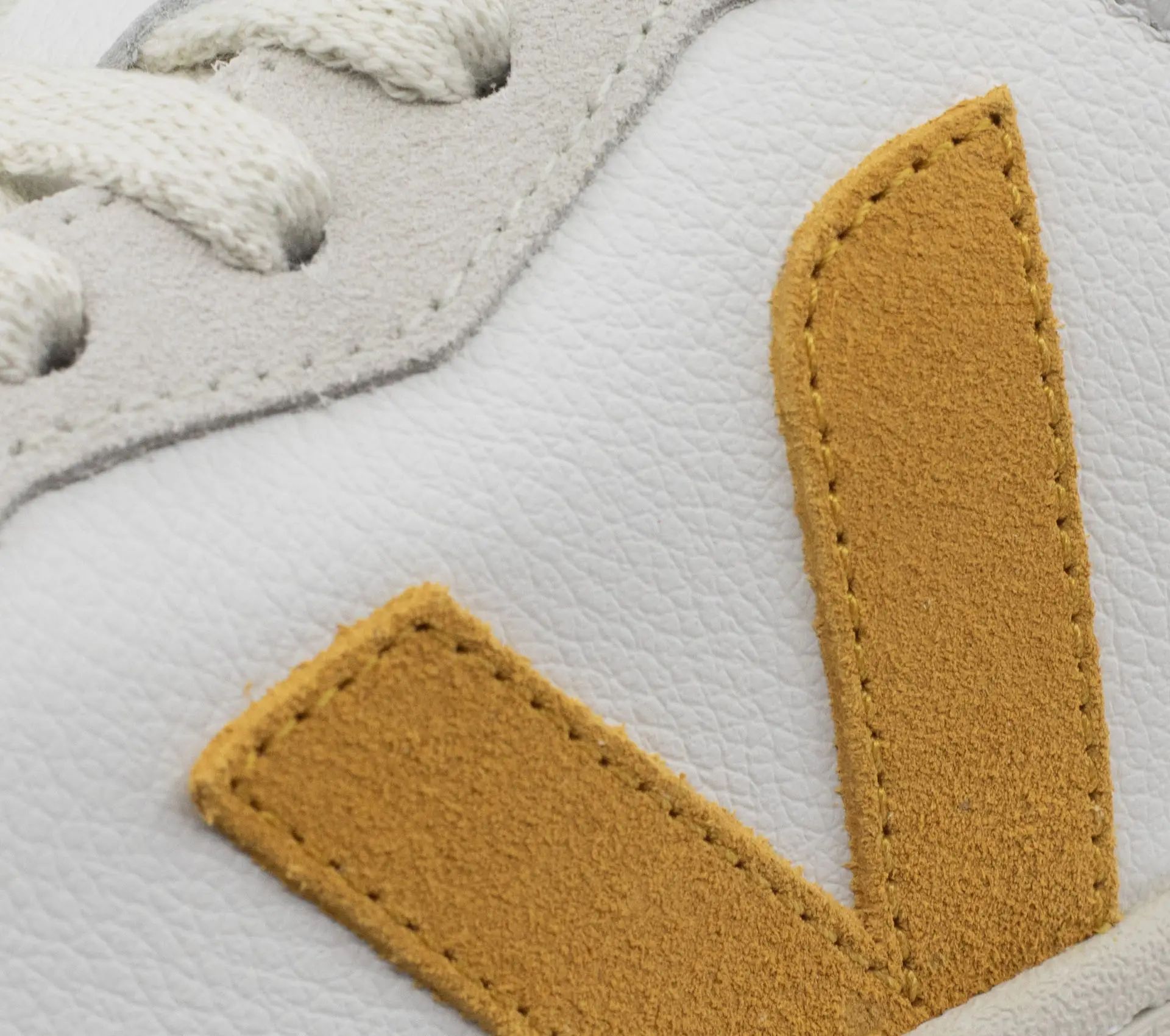 Image #5 of V-90 O.T. Leather White Safran