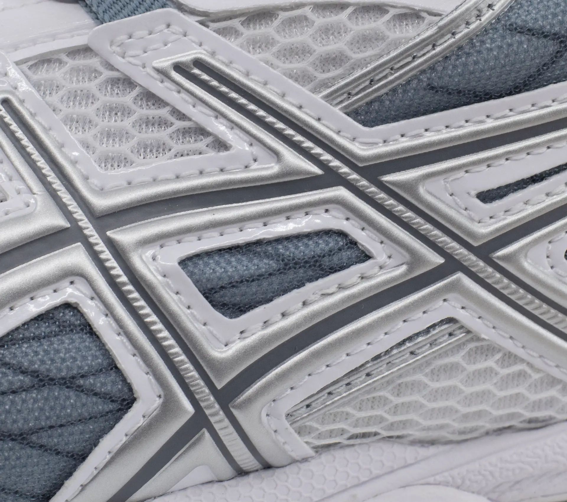 Image #5 of Gel-Nimbus 10.1 White / Slate Blue