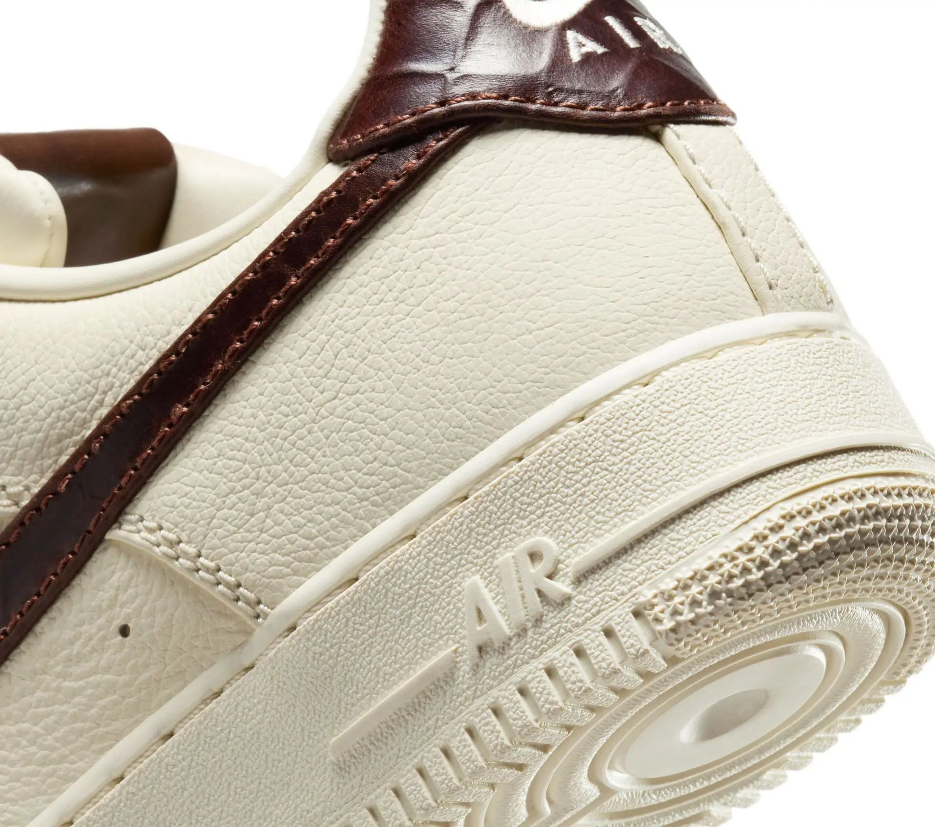 Air Force 1 '07 "Soft Pearl / Brown"