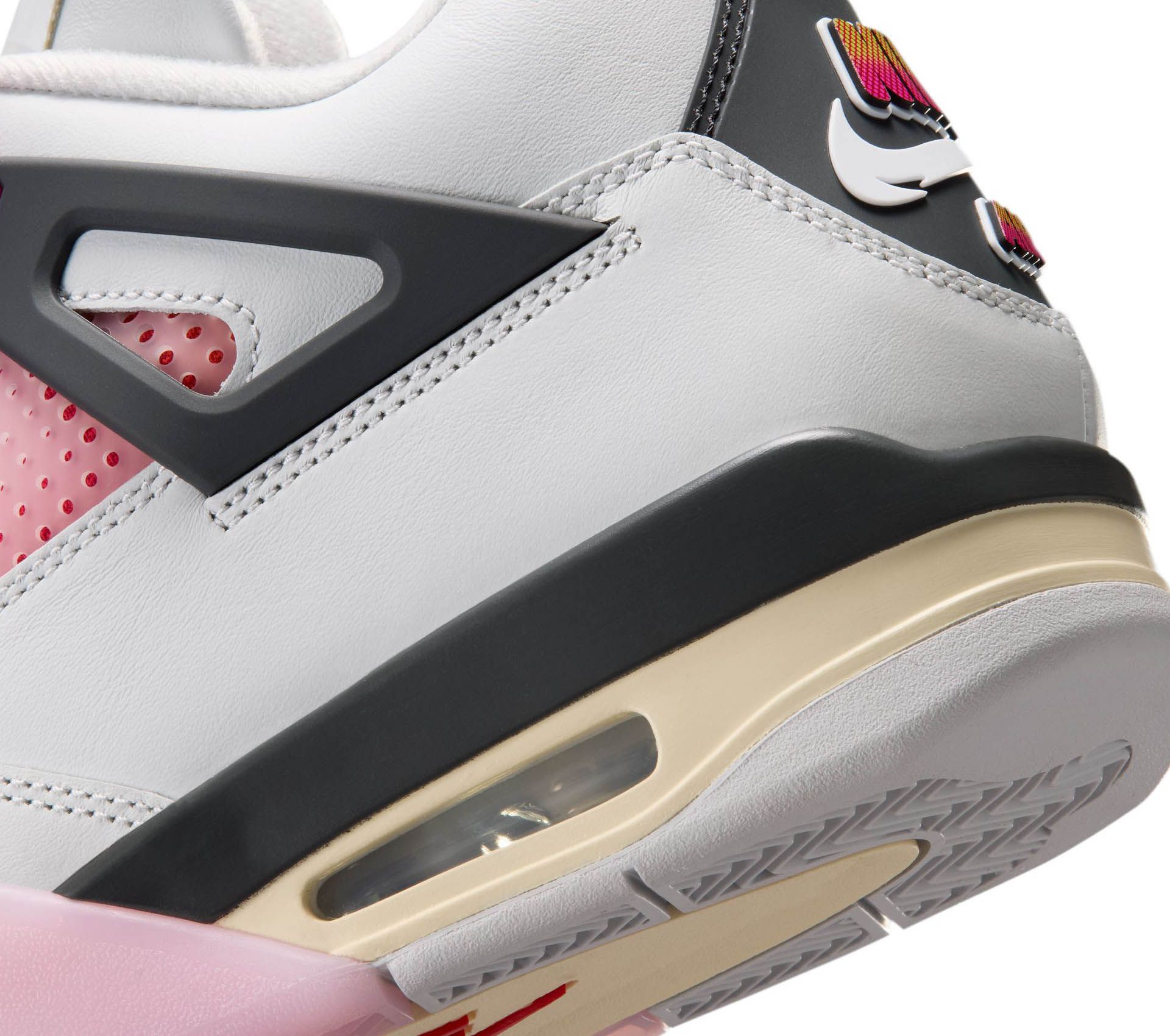 Air Jordan 4 Retro "Comic"