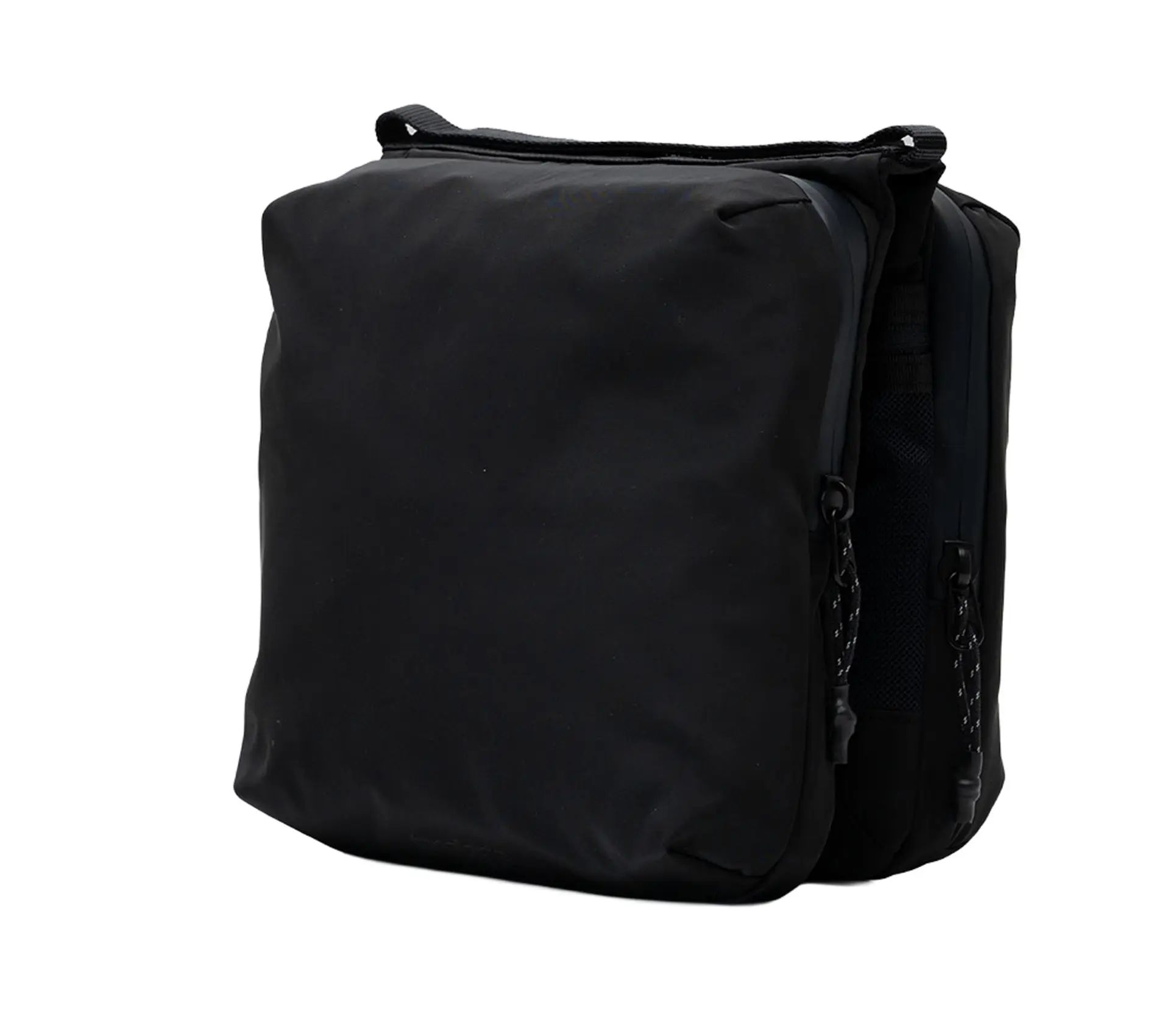 CASSETTE SACOCHE MEDIUM BLACK TECH SATEEN