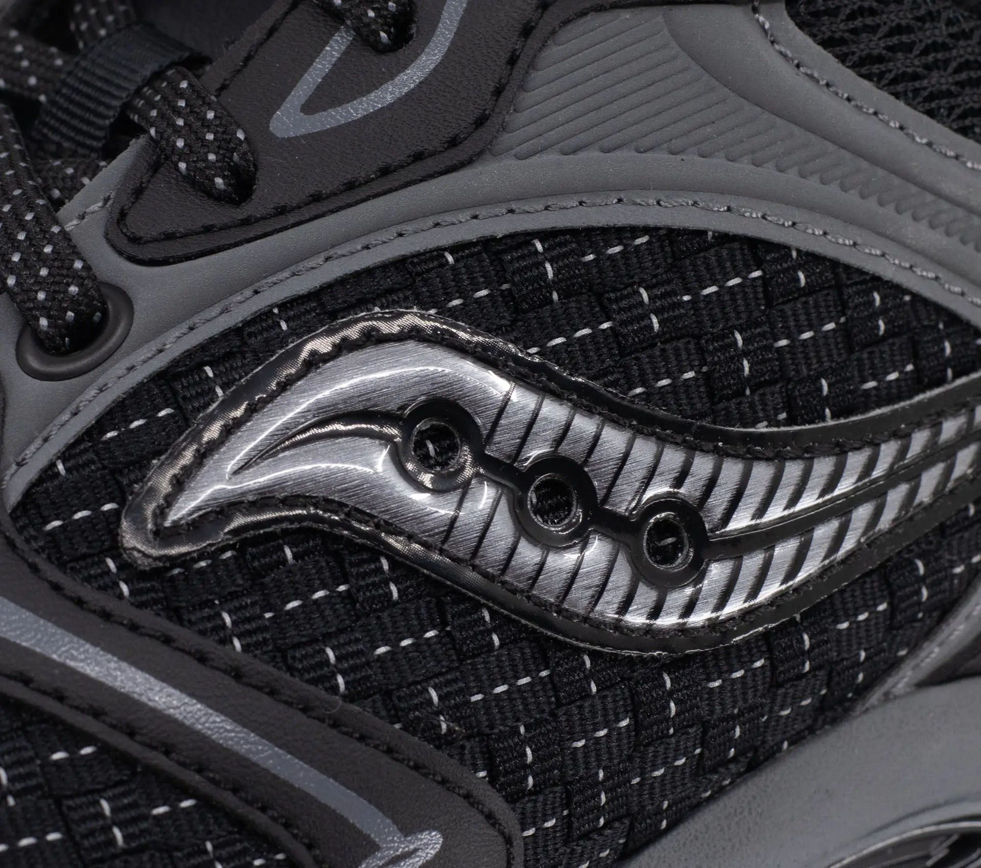 ProGrid Triumph 4 "Fabricated Future" Black / Carbon