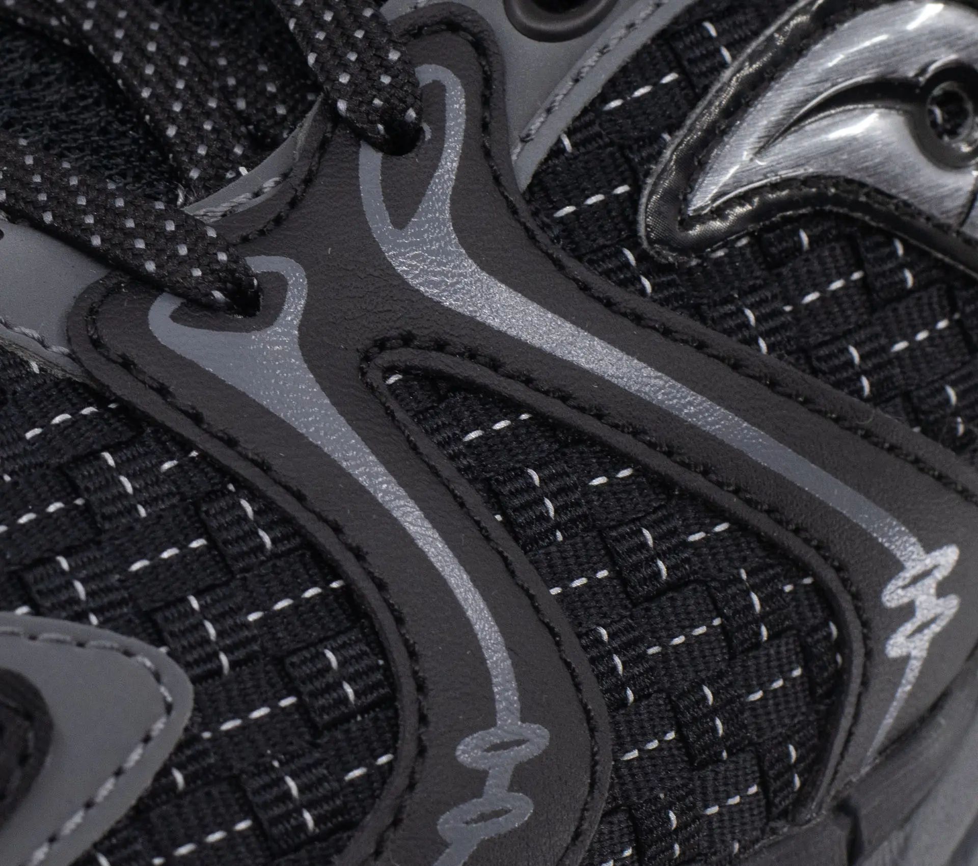 ProGrid Triumph 4 "Fabricated Future" Black / Carbon